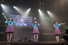 「Negicco 13th Anniversary『Road of Negiiiiii ～TADAIMA～ 2016 Summer at NHKホール』」の様子。