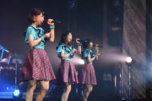 「Negicco 13th Anniversary『Road of Negiiiiii ～TADAIMA～ 2016 Summer at NHKホール』」の様子。