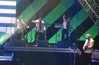 踊るネギホーンズ。