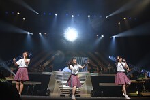 「Negicco 13th Anniversary『Road of Negiiiiii ～TADAIMA～ 2016 Summer at NHKホール』」の様子。