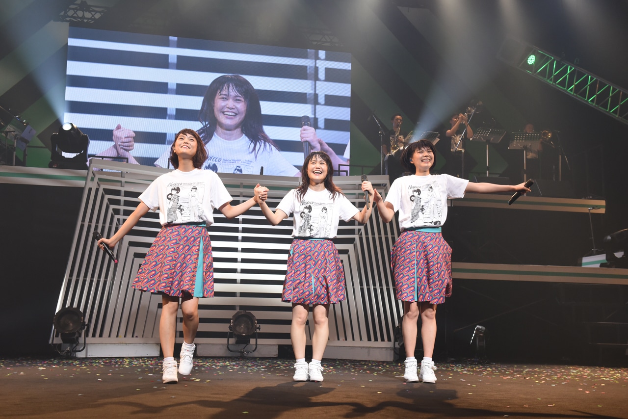 「Negicco 13th Anniversary『Road of Negiiiiii ～TADAIMA～ 2016 Summer at NHKホール』」の様子。