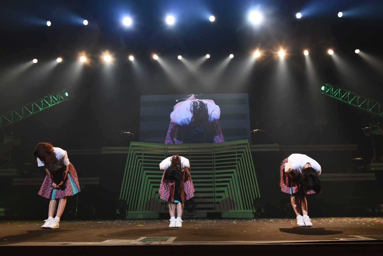 「Negicco 13th Anniversary『Road of Negiiiiii ～TADAIMA～ 2016 Summer at NHKホール』」の様子。