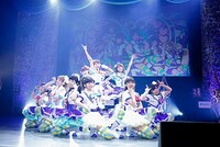 「青空Jumping Heart」を歌うAqours。（写真提供：ランティス）