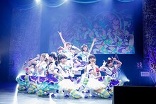 「青空Jumping Heart」を歌うAqours。（写真提供：ランティス）
