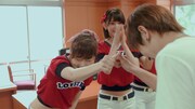 AKB48「LOVE TRIP」ミュージックビデオのワンシーン。 (c)AKS