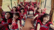 AKB48「LOVE TRIP」ミュージックビデオのワンシーン。 (c)AKS