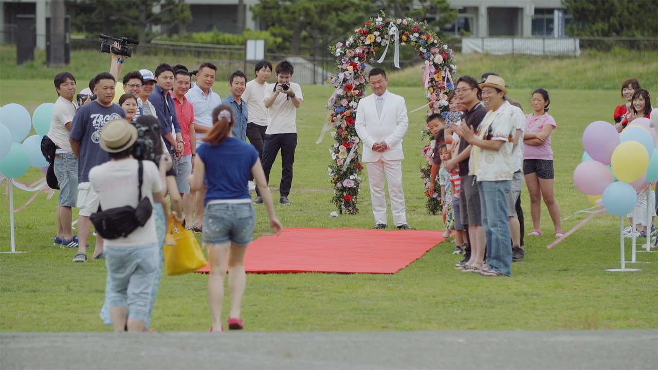 AKB48「LOVE TRIP」ミュージックビデオのワンシーン。 (c)AKS