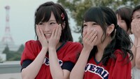 AKB48「LOVE TRIP」ミュージックビデオのワンシーン。 (c)AKS