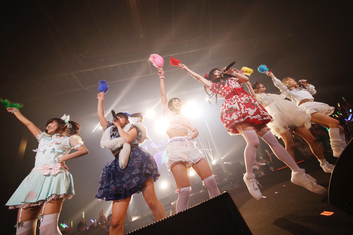 「RAVE RAVE RAVE」をパフォーマンスするバンドじゃないもん！（撮影：ハヤシサトル）