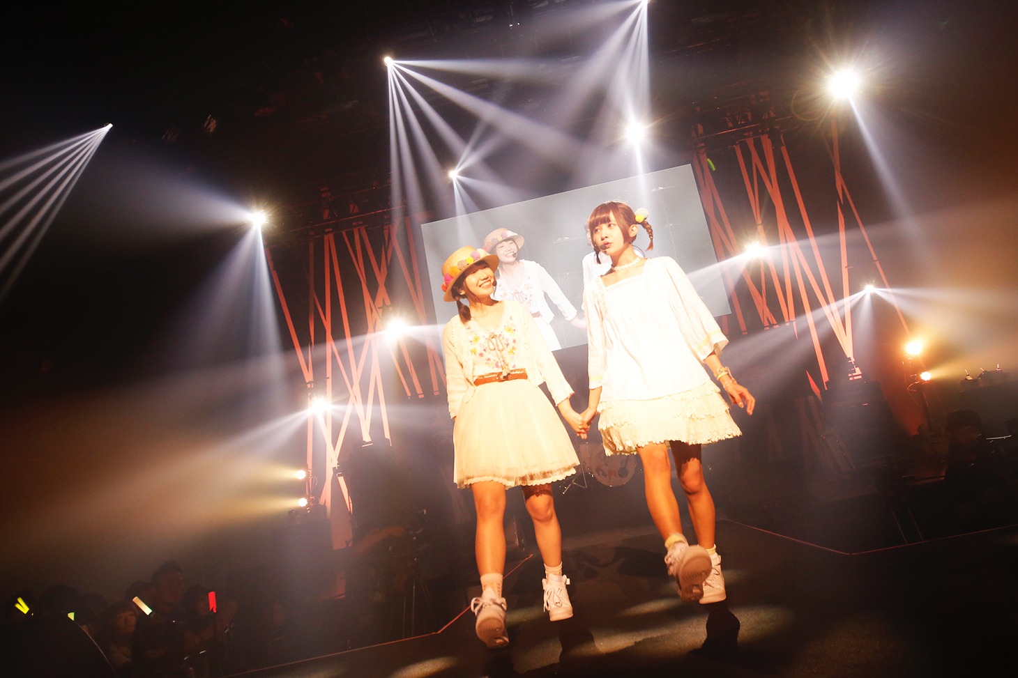 鈴姫みさこと甘夏ゆずによるユニット、コットンラヴィッツ。（撮影：ハヤシサトル）