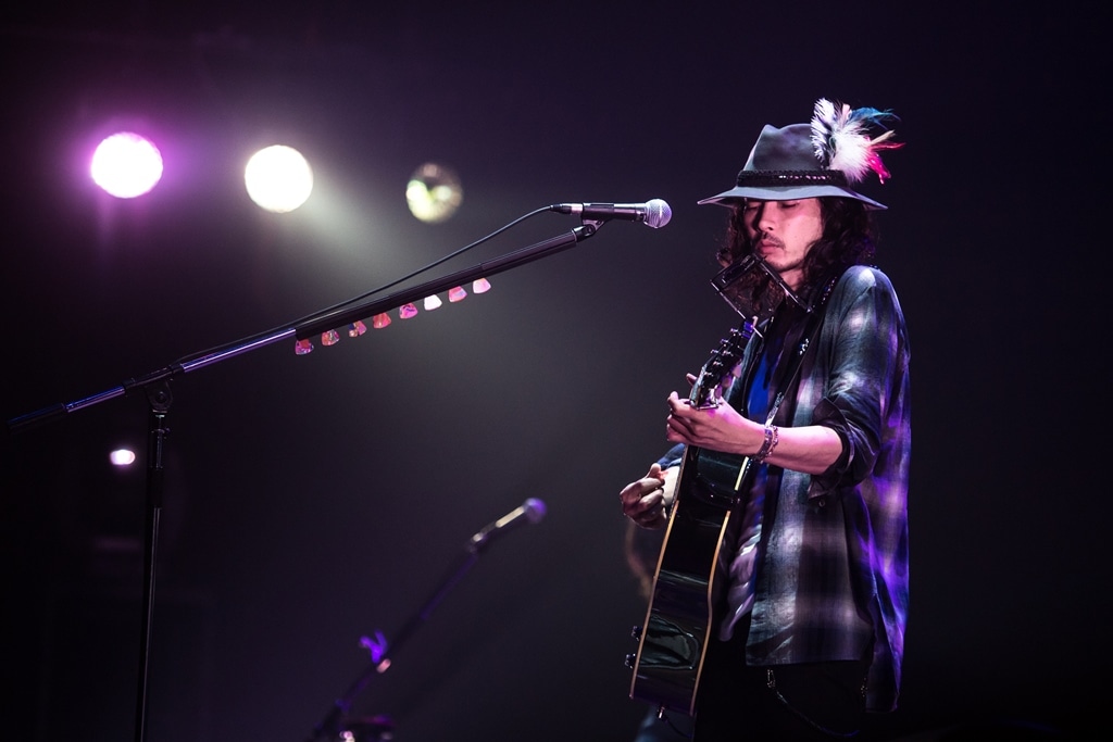 「KAZUYOSHI SAITO LIVE TOUR 2015-2016 "風の果てまで"」日本武道館公演の様子。