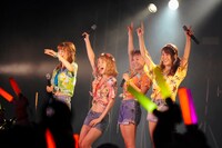 「チャオ ベッラ チンクエッティ!!!! 10周年記念ライブ!!!!」の様子。（提供：アップフロントクリエイト）