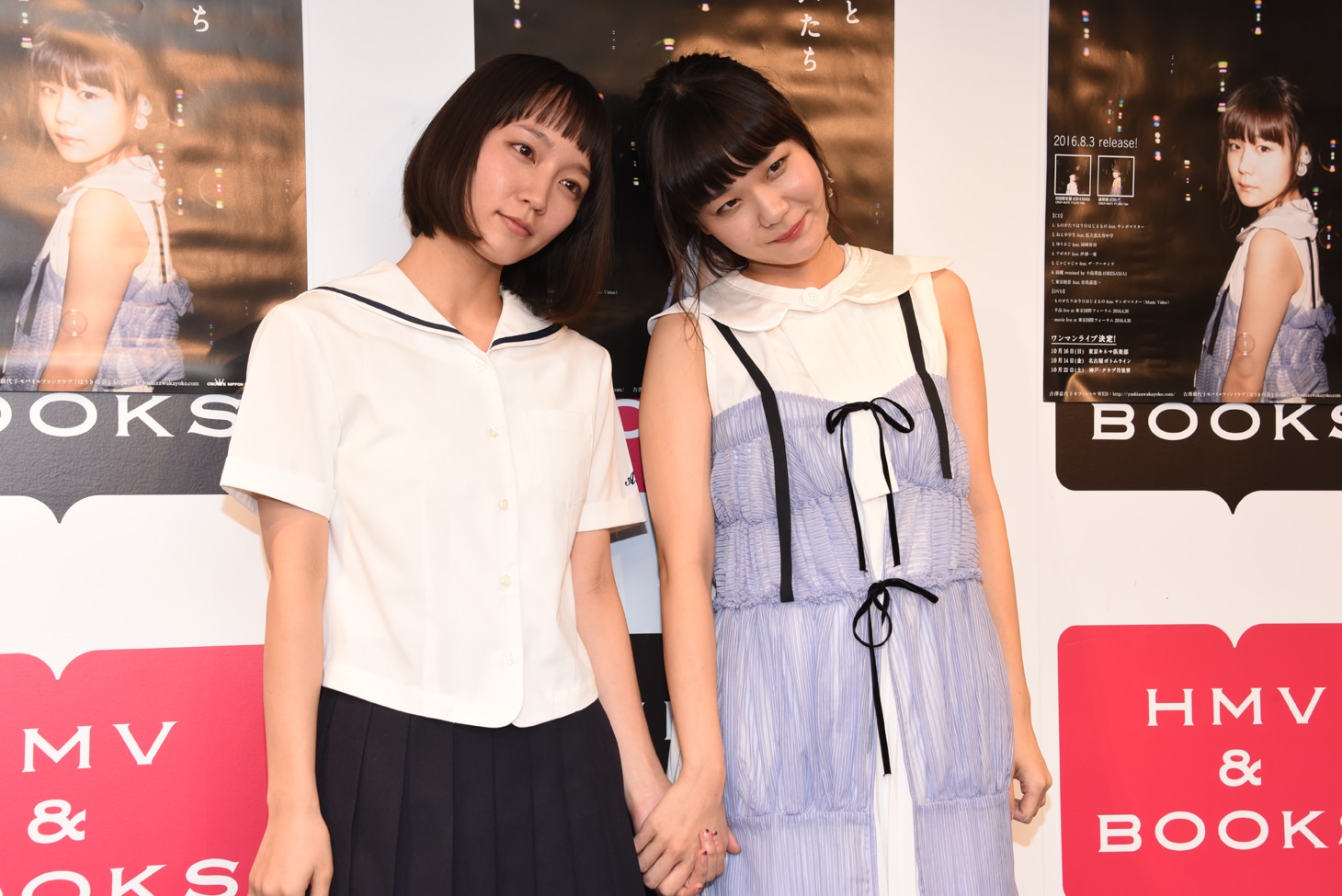 吉岡里帆（左）と吉澤嘉代子（右）。