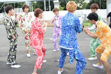 ライブ前に振りを合わせる超特急。