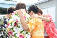 円陣を組む超特急。