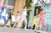 「OVER DRIVE」のパフォ―マンスの様子。