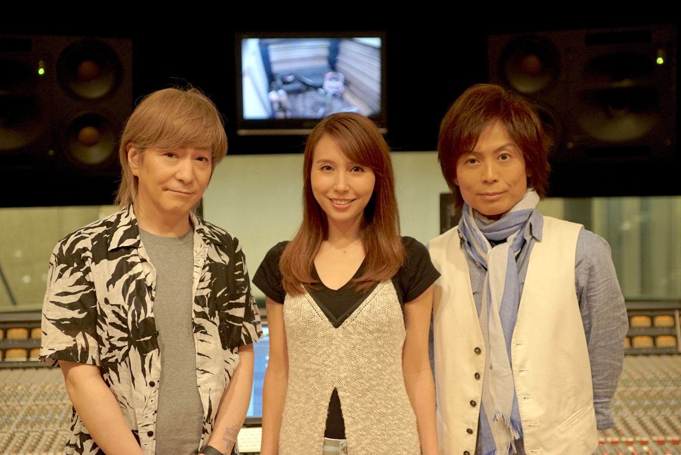 左から小室哲哉、May J.、つんく♂。