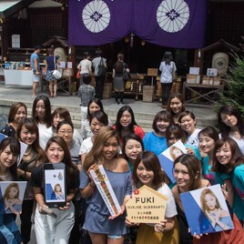FUKI、新曲リリース日に“オトナ女子”と共に東京大神宮でヒット&恋愛成就祈願