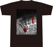 HER NAME IN BLOOD「BAKEMONO」スペシャルパッケージに付属するTシャツ。