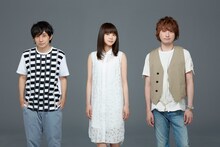 いきものがかり。左が水野良樹（G）。