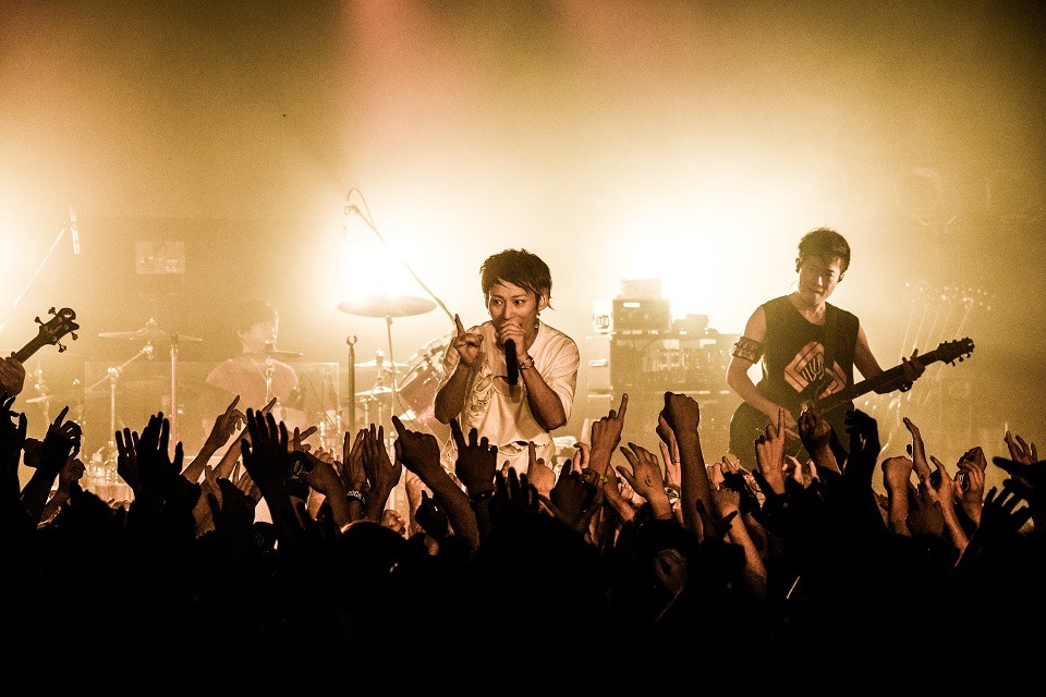 8月3日のUVERworldのライブの様子。（撮影：佐藤祐介）