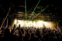 8月3日のUVERworldのライブの様子。（撮影：佐藤祐介）