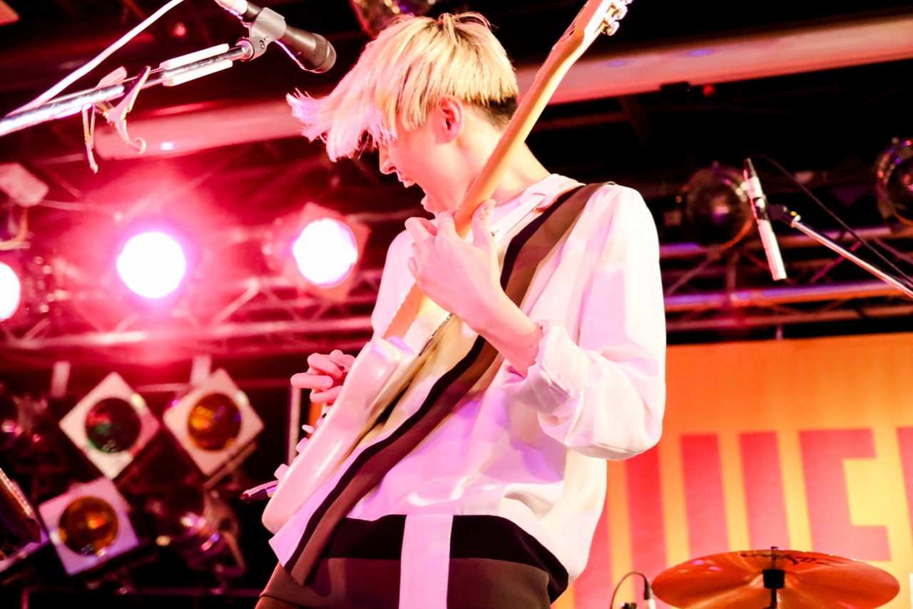 岡本伸明（B, Syn）（Photo by Viola Kam [V'z Twinkle]）