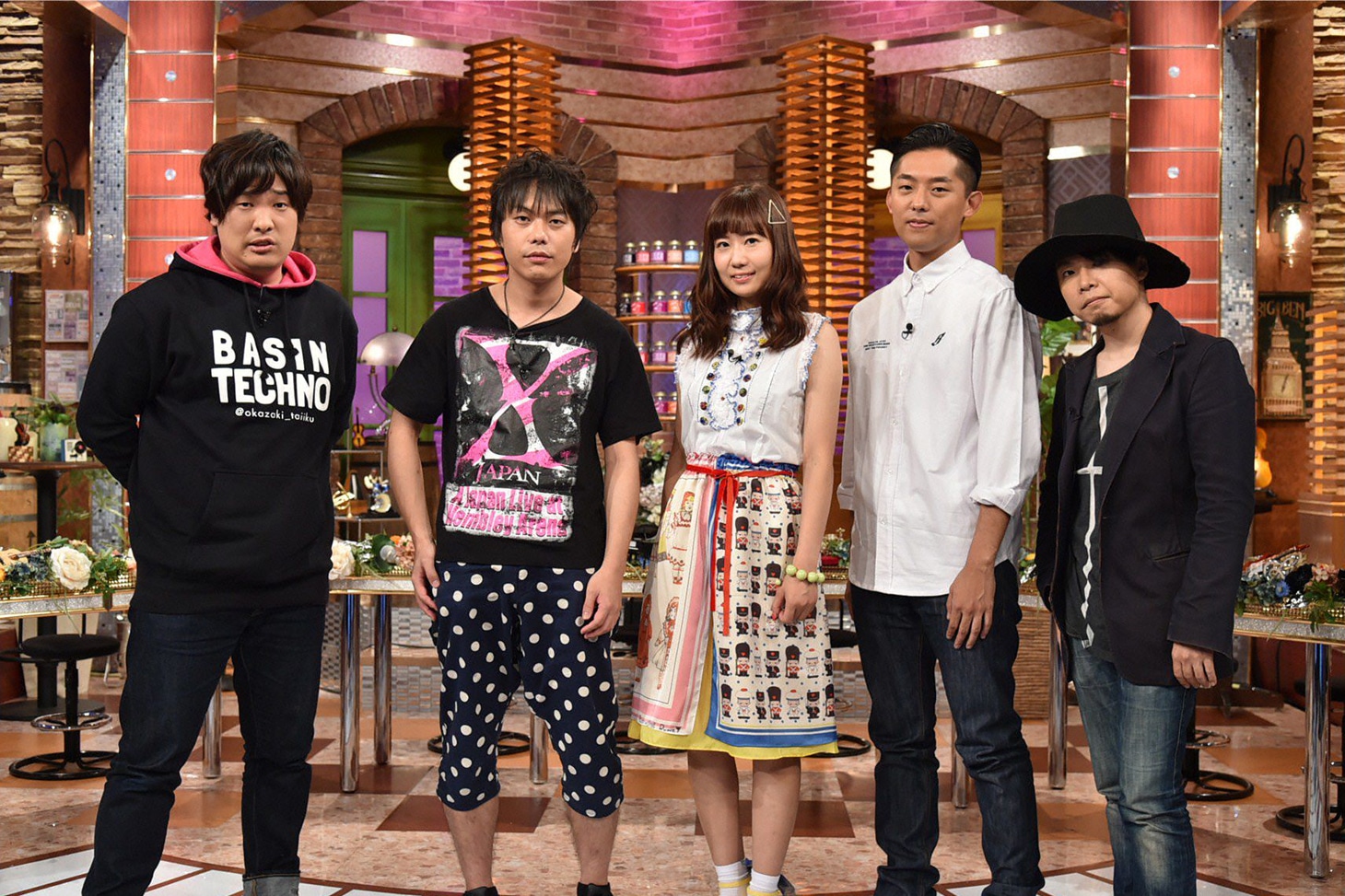 左から岡崎体育、ピエール中野、もふくちゃん、KEN THE 390、kz。 (c)テレビ朝日
