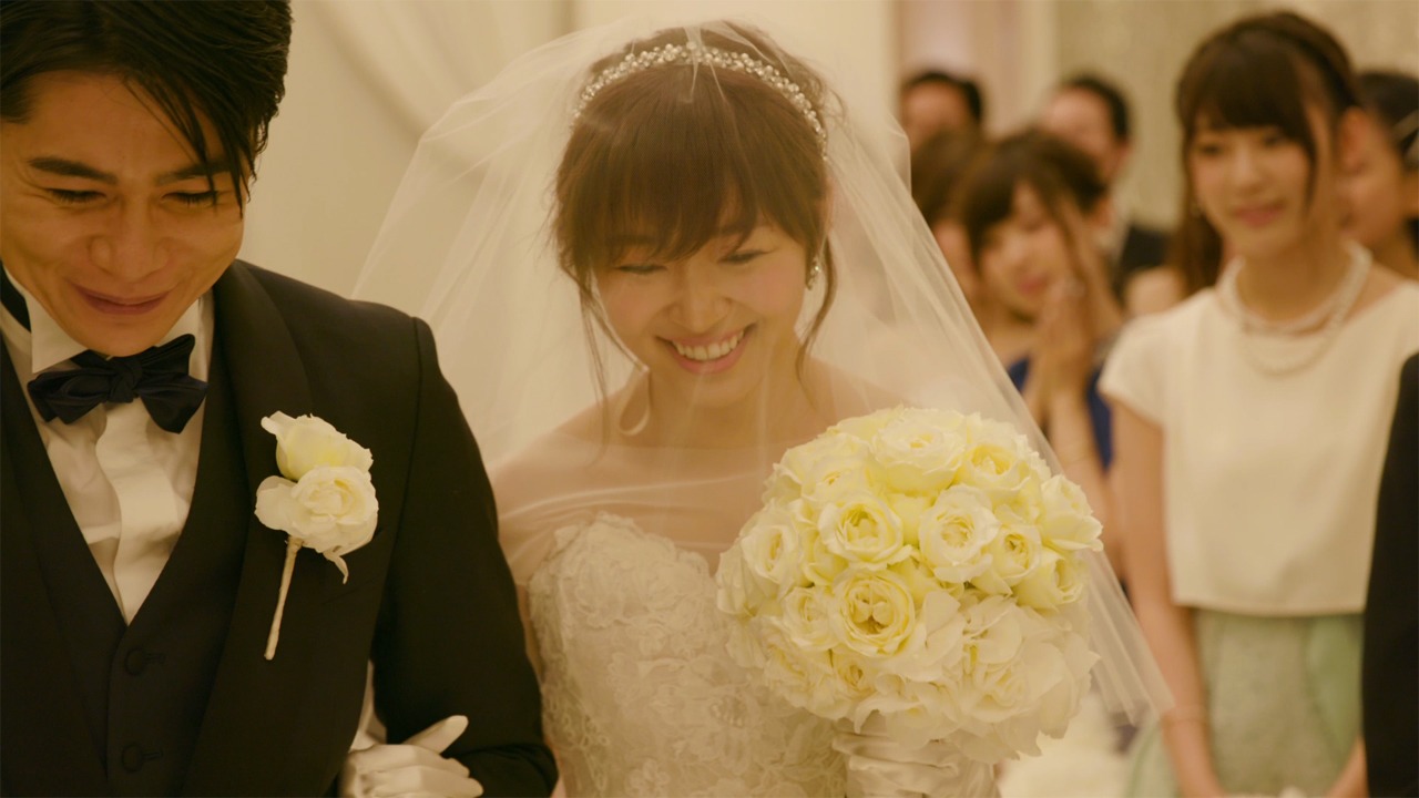 AKB48「しあわせを分けなさい」ミュージックビデオのワンシーン。 (c)AKS