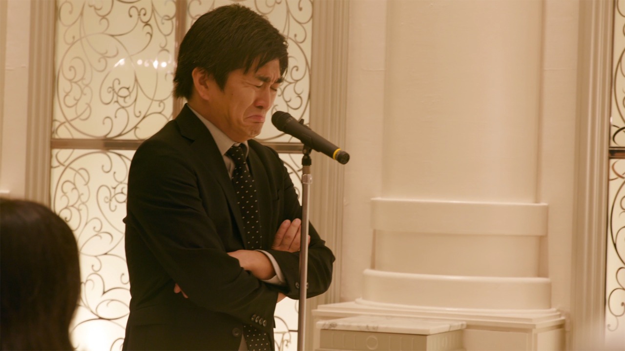 AKB48「しあわせを分けなさい」ミュージックビデオのワンシーン。 (c)AKS