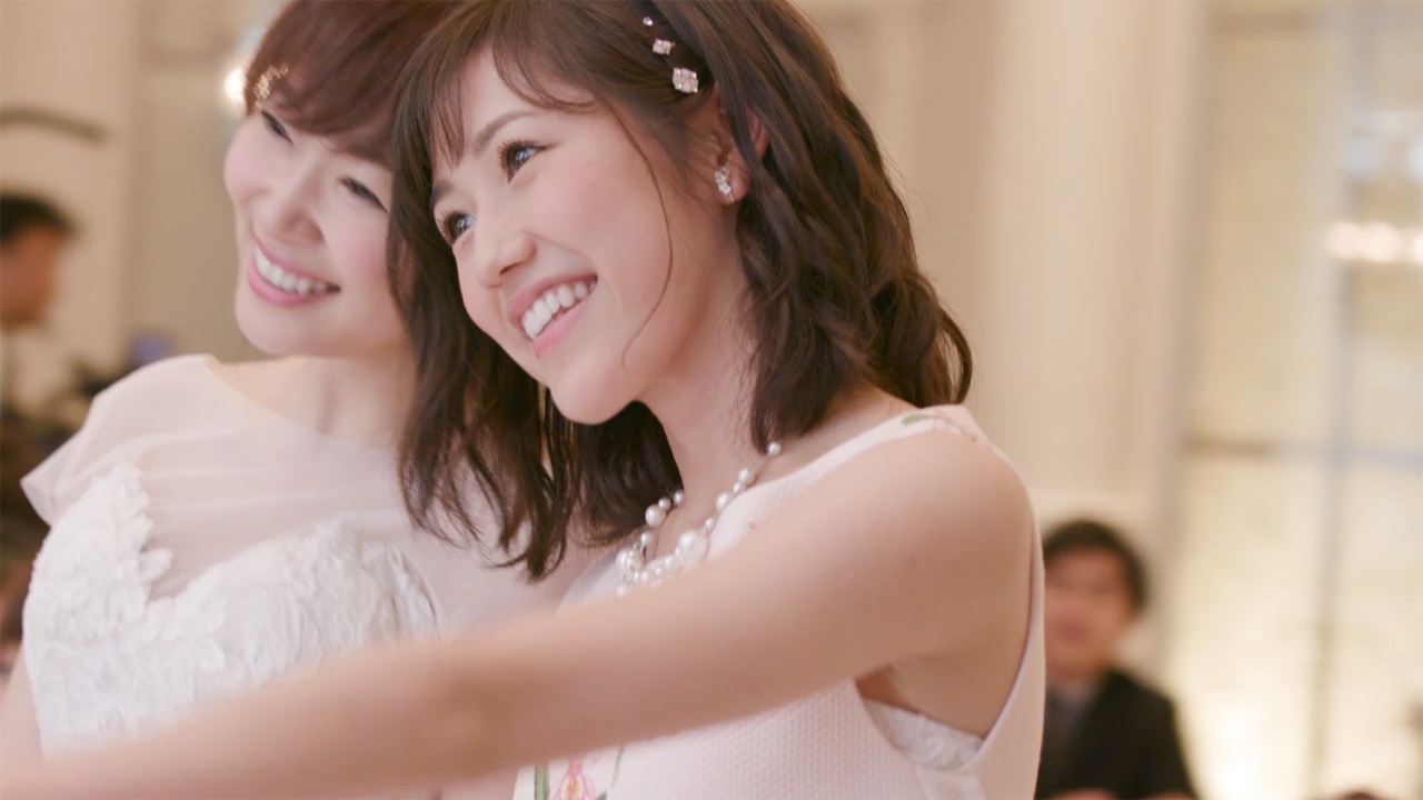 AKB48「しあわせを分けなさい」ミュージックビデオのワンシーン。 (c)AKS