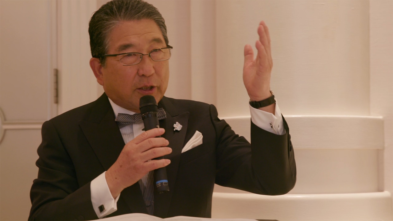 AKB48「しあわせを分けなさい」ミュージックビデオのワンシーン。 (c)AKS