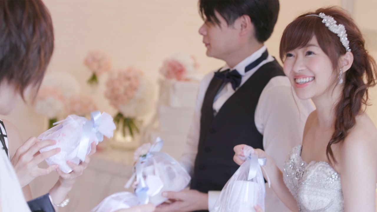 AKB48「しあわせを分けなさい」ミュージックビデオのワンシーン。 (c)AKS