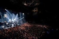 「ロックロックこんにちは！20th Anniversary Special ～R2 need U, I need U～」の様子。（撮影：河上良）