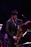鈴木央紹（Sax）（撮影：名和真紀子）