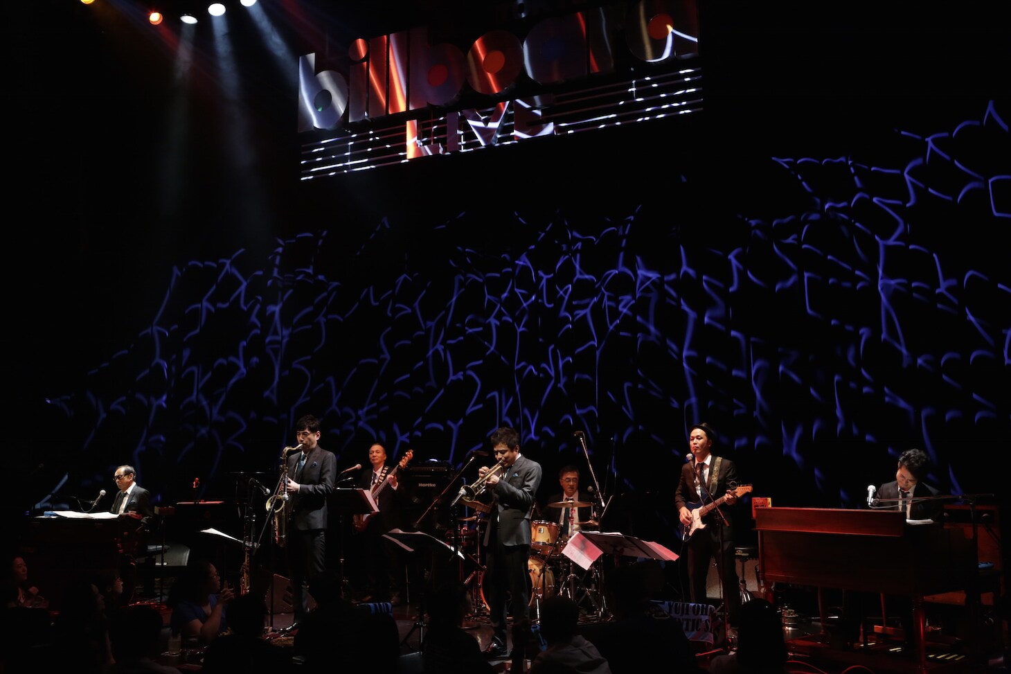 Yuji Ohno & Lupintic Six、夜景をバックに「ルパン」曲熱演 - 音楽