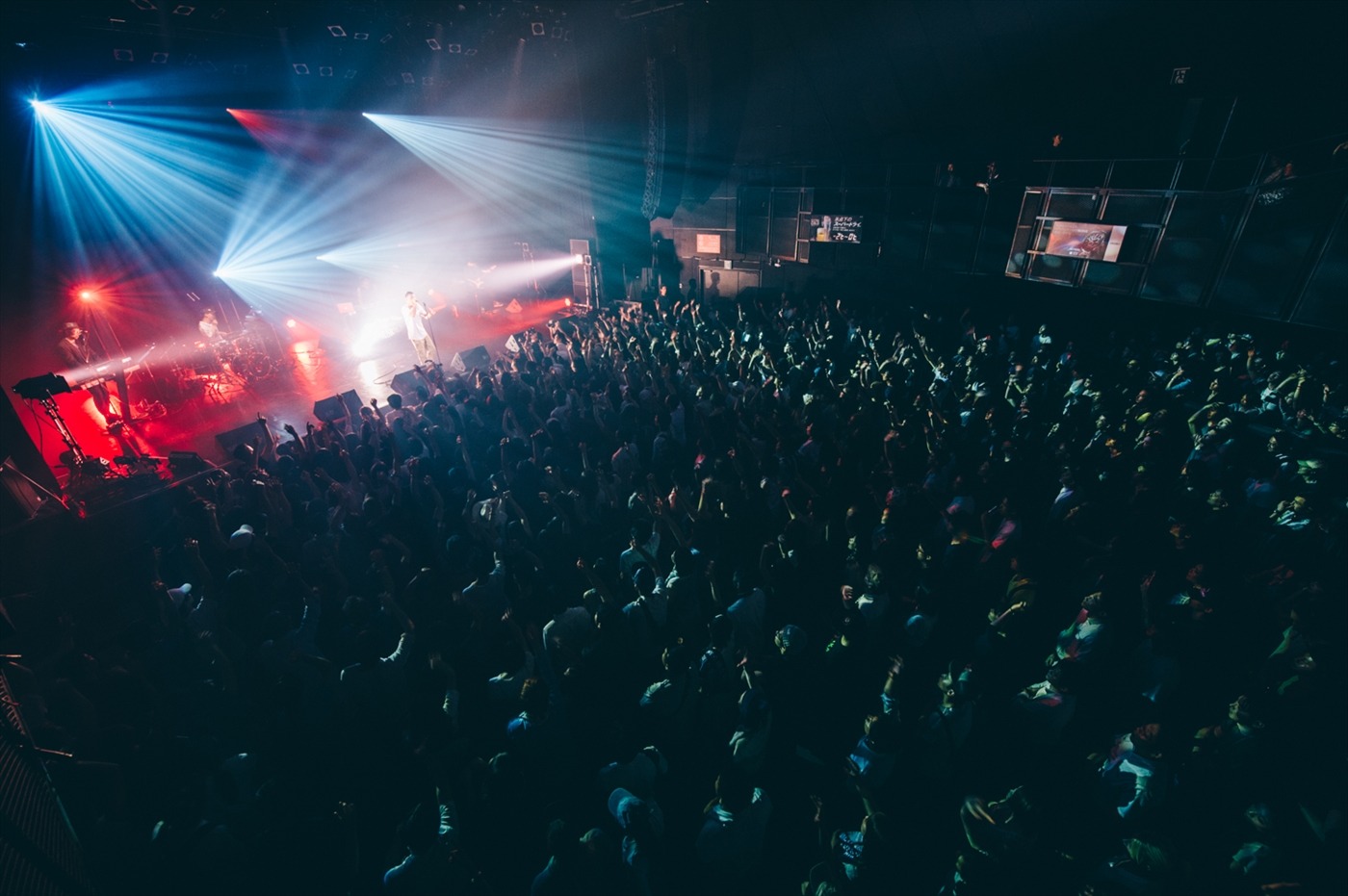 AKLO「Outside the Frame Tour」赤坂BLITZ公演の様子。 （Photo by cherry chill will）