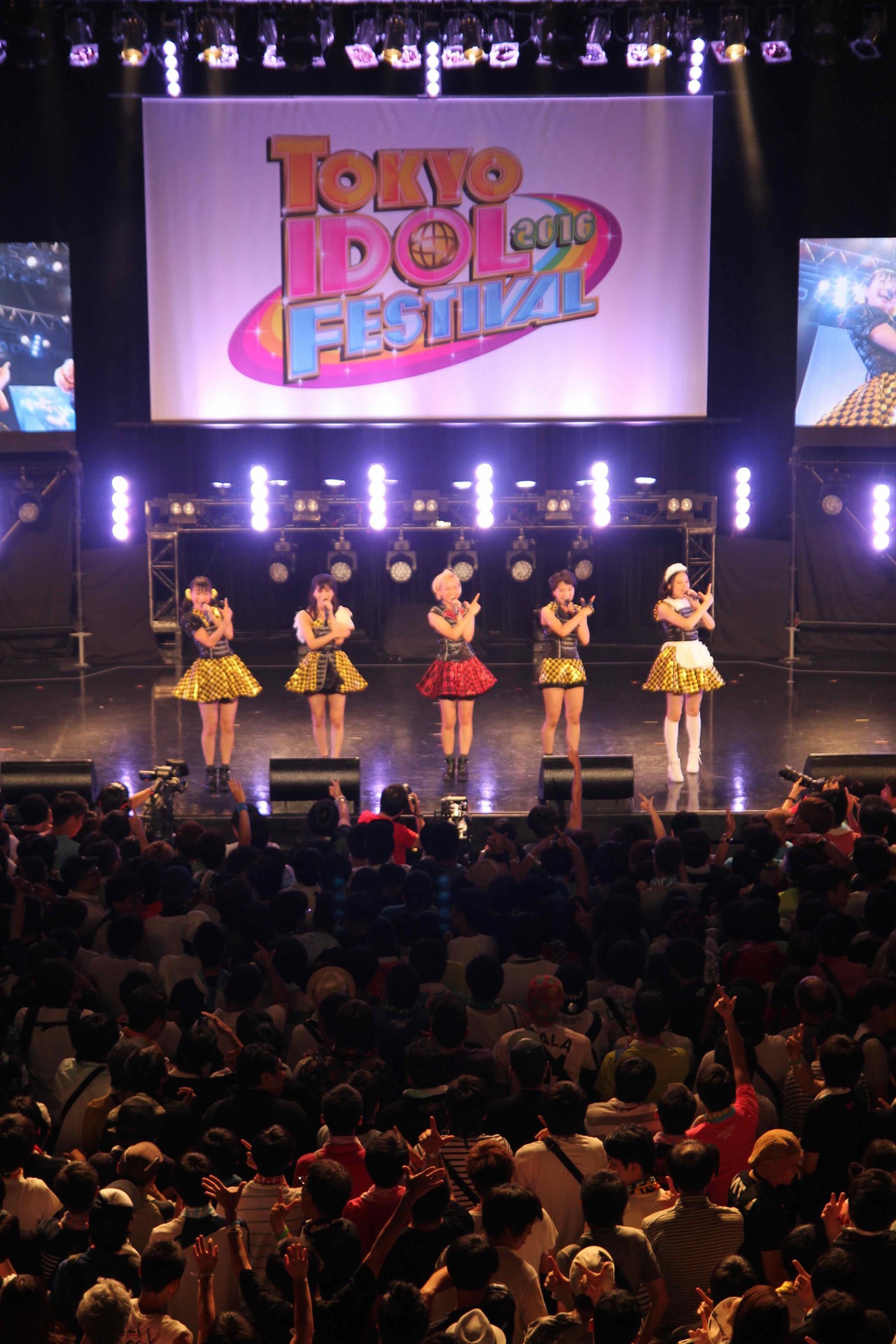 「TOKYO IDOL FESTIVAL 2016」に出演したベイビーレイズJAPAN。