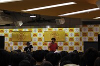 タワーレコード新宿店でインストアイベントを行うぼくのりりっくのぼうよみ。