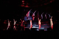 Da-iCEとSKY-HIのコラボパフォーマンスの様子。