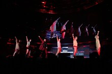 Da-iCEとSKY-HIのコラボパフォーマンスの様子。