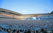 ケツメイシ「ケツメイシ 15th Anniversary 『一五の夜』 ~今夜だけ練乳ぶっかけますか?~ with キットカット ショコラトリー」の様子。