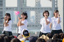 左から山出愛子、黒澤美澪奈、倉島颯良、岡田愛。（写真提供：アミューズ）