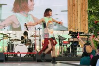 LiSA「めざましライブ」の様子。