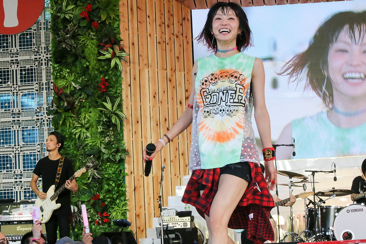 LiSA「めざましライブ」の様子。