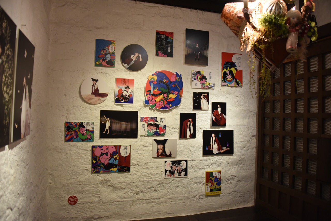 「でんぱ組 .inc 相沢梨紗キュレーションによる美術展 ‒メメ -」の様子。