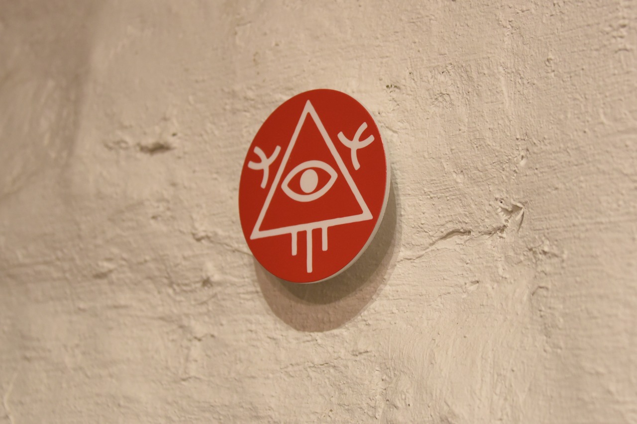 会場の至る所にある“メメマーク”。