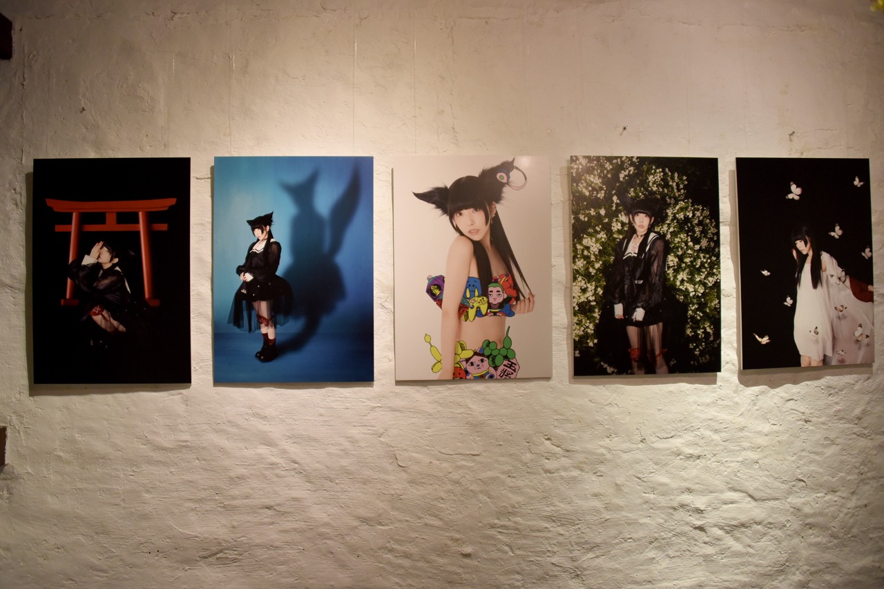 「でんぱ組 .inc 相沢梨紗キュレーションによる美術展 ‒メメ -」の様子。