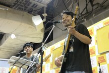 サニーデイ・サービス“曽我部恵一＆田中貴” アコースティック・ミニライブの様子。