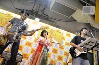 サニーデイ・サービス“曽我部恵一＆田中貴” アコースティック・ミニライブの様子。